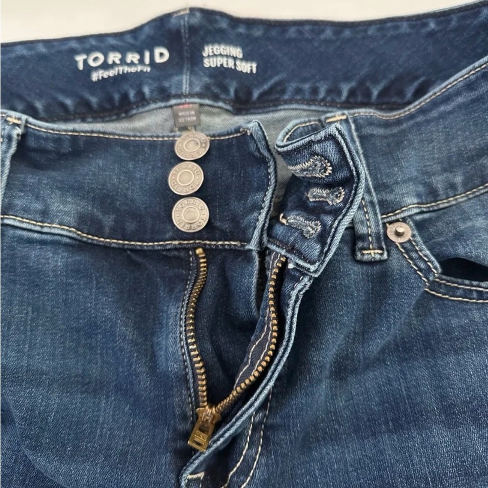 Torrid Jegging Skinny Super Soft High Rise Dark Wash Jeans size 18T - Picture 9 of 11